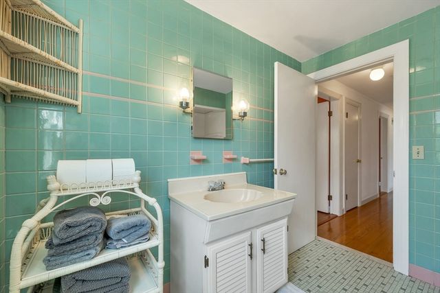 36 Louisberg St, Lawrence, MA 01843