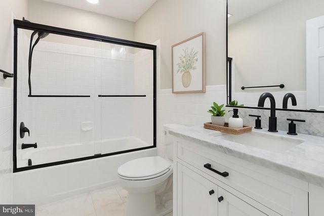 3900 BLUE HILL RD, Hanover, PA 17331