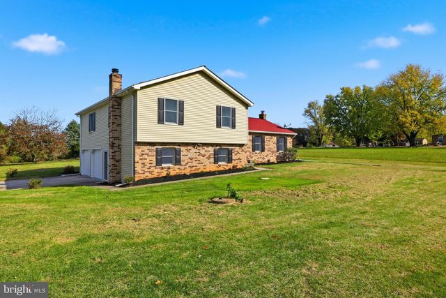 3900 BLUE HILL RD, Hanover, PA 17331