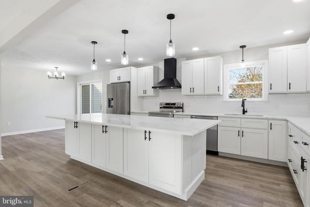 3900 BLUE HILL RD, Hanover, PA 17331