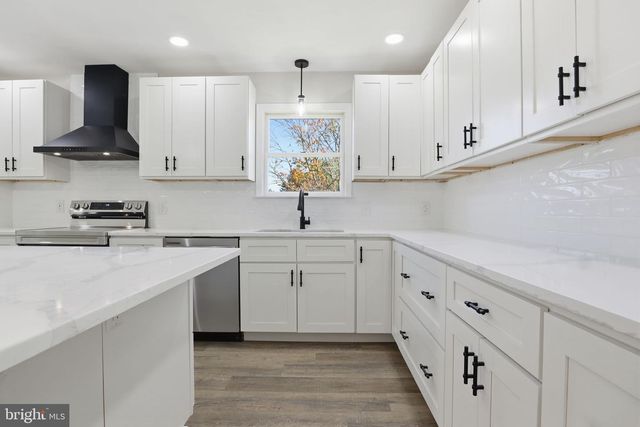 3900 BLUE HILL RD, Hanover, PA 17331