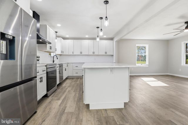 3900 BLUE HILL RD, Hanover, PA 17331