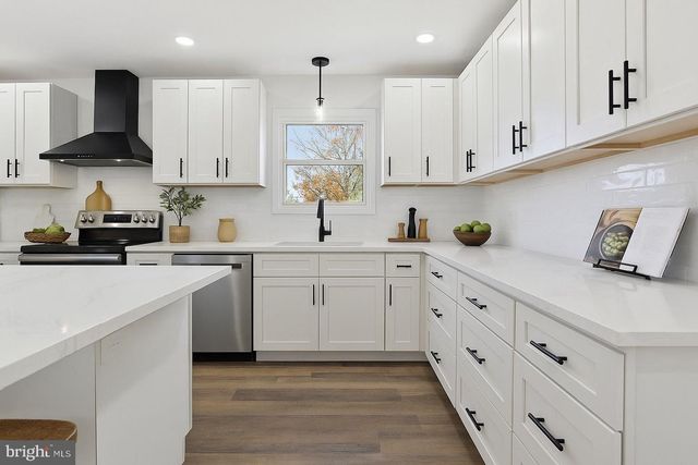 3900 BLUE HILL RD, Hanover, PA 17331