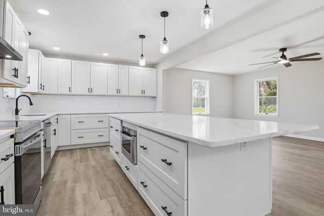 3900 BLUE HILL RD, Hanover, PA 17331