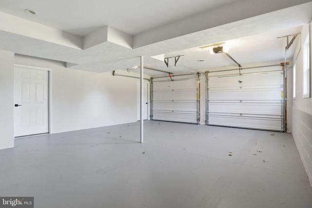 3900 BLUE HILL RD, Hanover, PA 17331