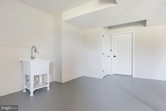 3900 BLUE HILL RD, Hanover, PA 17331