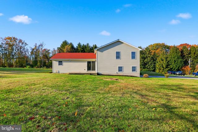 3900 BLUE HILL RD, Hanover, PA 17331