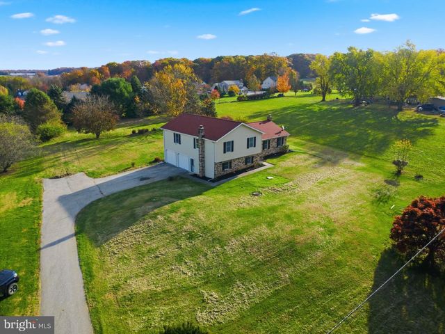 3900 BLUE HILL RD, Hanover, PA 17331