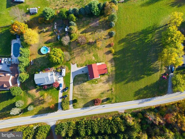 3900 BLUE HILL RD, Hanover, PA 17331