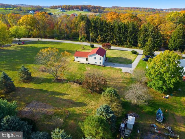 3900 BLUE HILL RD, Hanover, PA 17331
