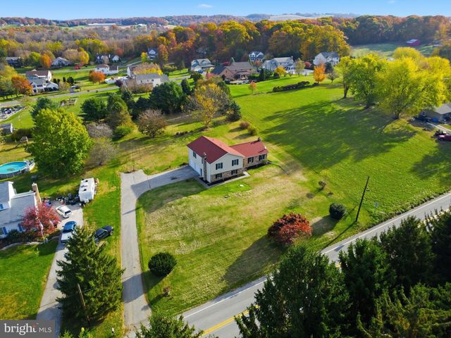 3900 BLUE HILL RD, Hanover, PA 17331