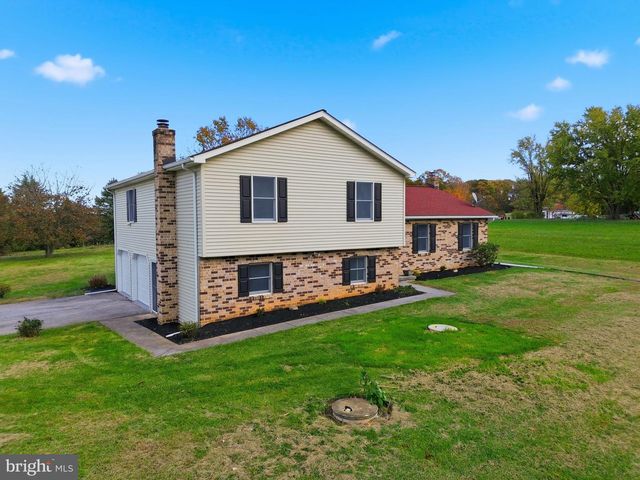 3900 BLUE HILL RD, Hanover, PA 17331