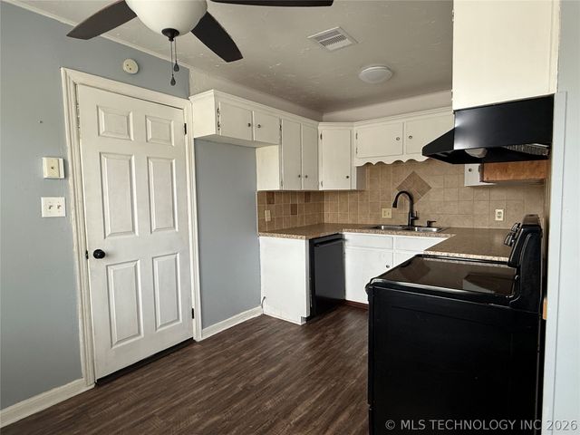 200 S Delaware Street, Dewey, OK 74029
