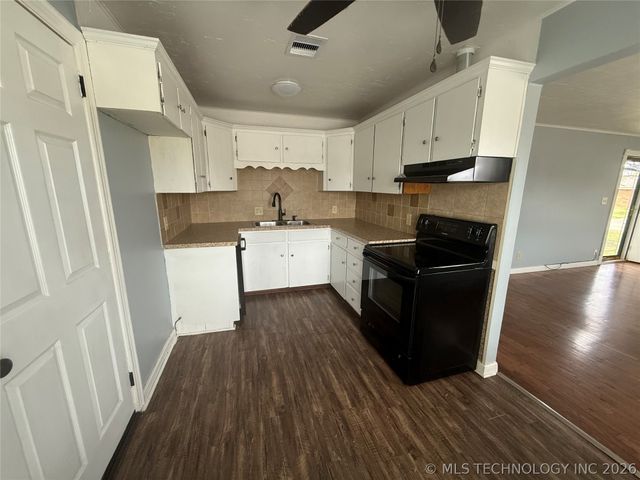 200 S Delaware Street, Dewey, OK 74029