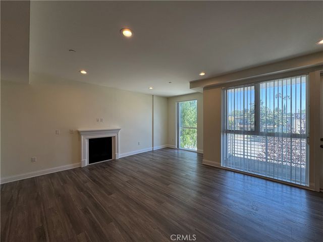 14934 Burbank Boulevard 202, Sherman Oaks, CA 91411