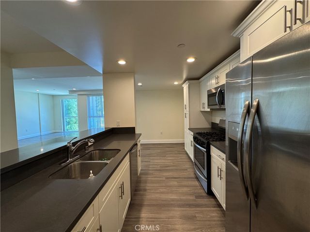 14934 Burbank Boulevard 202, Sherman Oaks, CA 91411