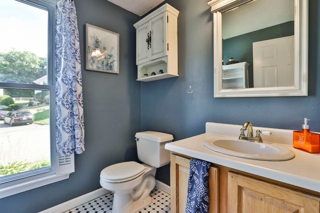 720 Hypine Rd, Dracut, MA 01826