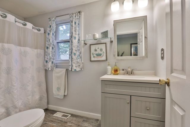 720 Hypine Rd, Dracut, MA 01826