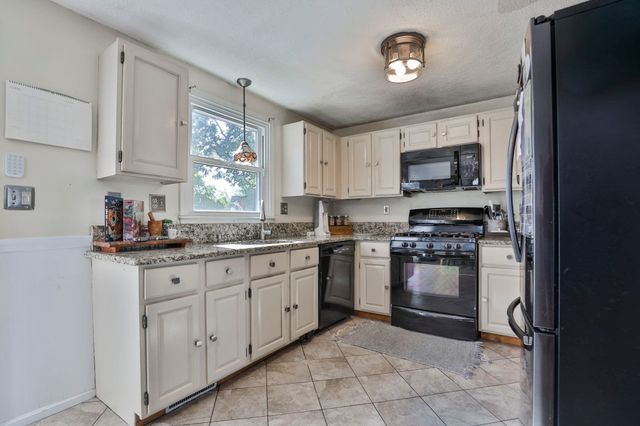 720 Hypine Rd, Dracut, MA 01826