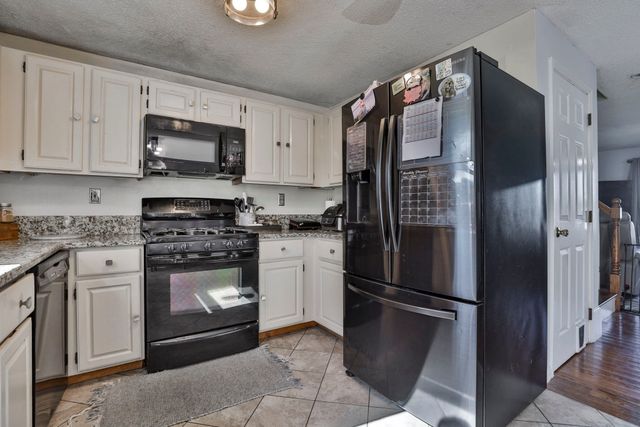 720 Hypine Rd, Dracut, MA 01826