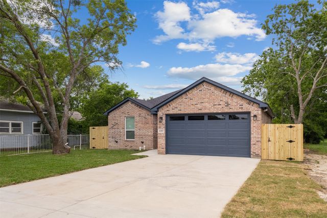 1307 E First north Street, Kaufman, TX 75142