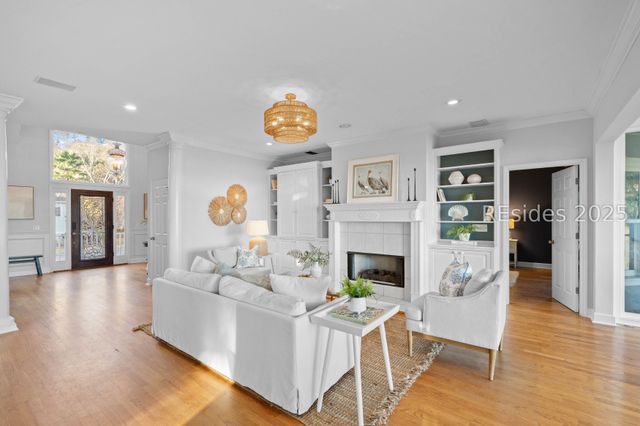 5 Petigru Dr, Beaufort, SC 29902