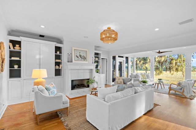 5 Petigru Dr, Beaufort, SC 29902