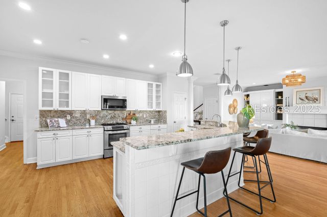 5 Petigru Dr, Beaufort, SC 29902