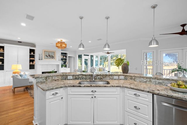 5 Petigru Dr, Beaufort, SC 29902