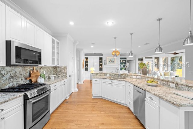 5 Petigru Dr, Beaufort, SC 29902