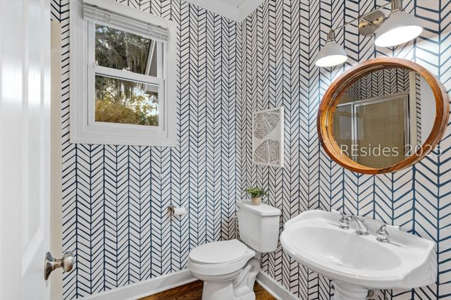 5 Petigru Dr, Beaufort, SC 29902