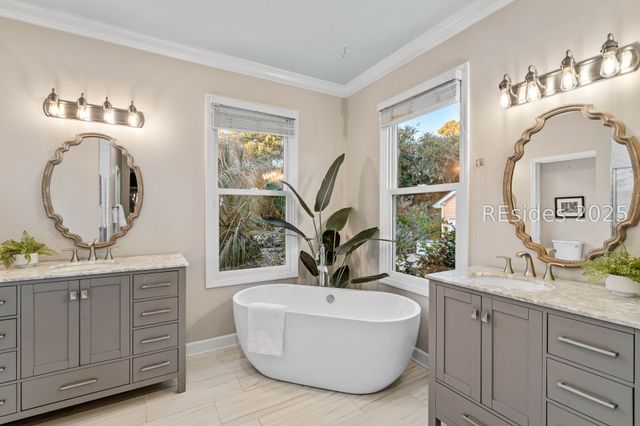 5 Petigru Dr, Beaufort, SC 29902