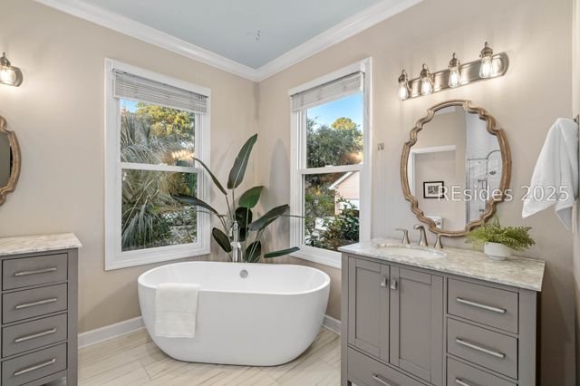 5 Petigru Dr, Beaufort, SC 29902