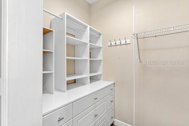 5 Petigru Dr, Beaufort, SC 29902