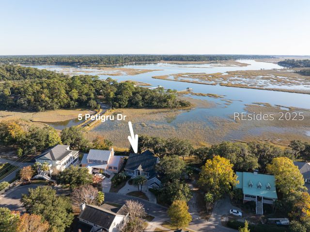 5 Petigru Dr, Beaufort, SC 29902