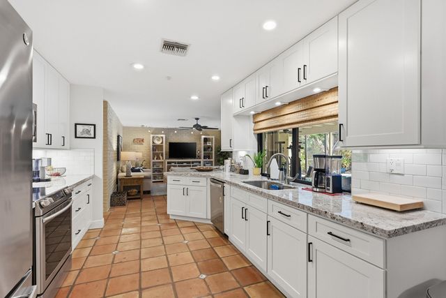 10152 Harbourtown Court, Boca Raton, FL 33498