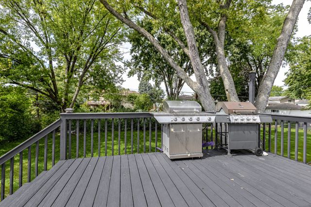 690 Macarthur Drive, Buffalo Grove, IL 60089