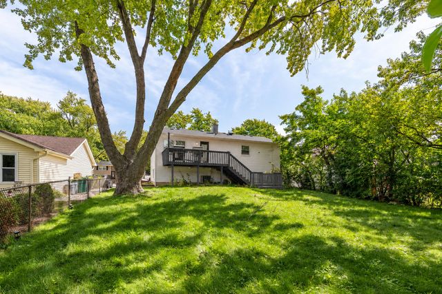 690 Macarthur Drive, Buffalo Grove, IL 60089