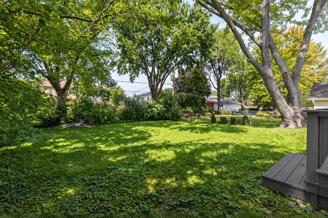 690 Macarthur Drive, Buffalo Grove, IL 60089