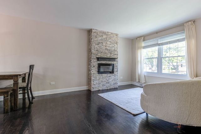 690 Macarthur Drive, Buffalo Grove, IL 60089
