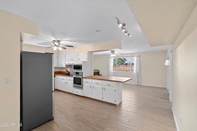 10802 W CUMBERLAND Drive, Sun City, AZ 85351