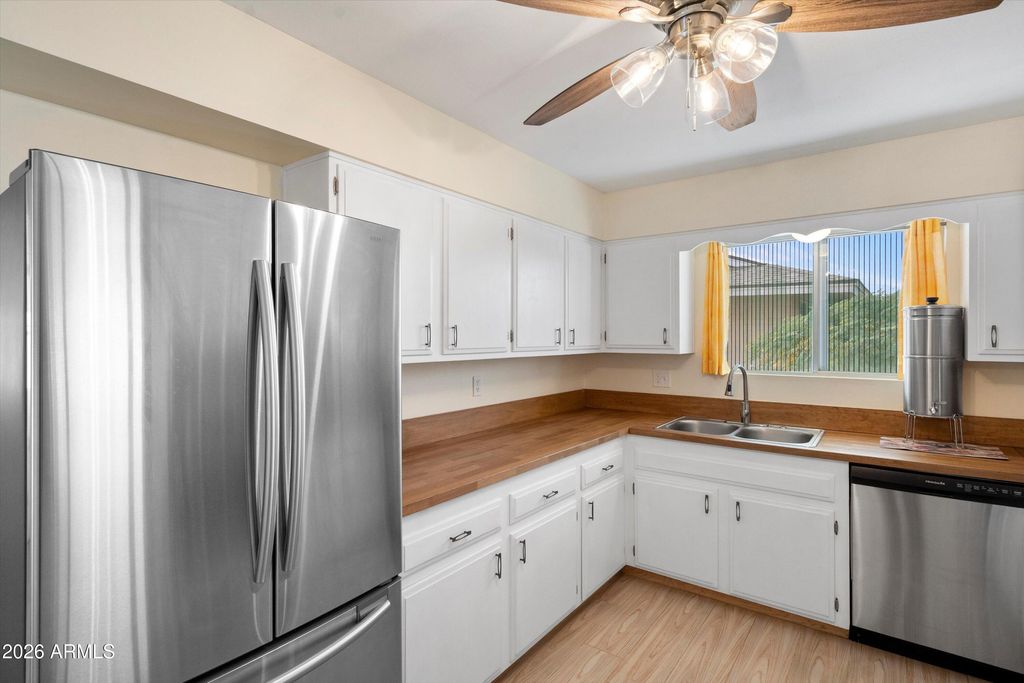 Image 14 of property listing at 10802 W CUMBERLAND Drive, Sun City, AZ 85351