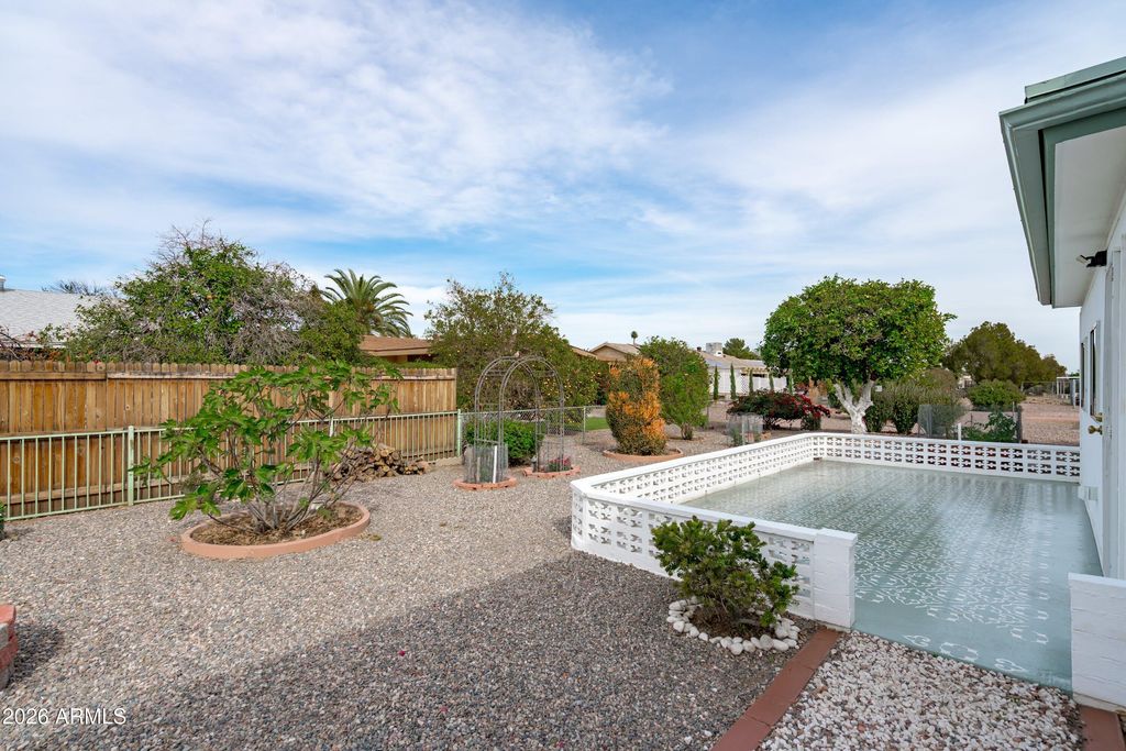 Image 36 of property listing at 10802 W CUMBERLAND Drive, Sun City, AZ 85351