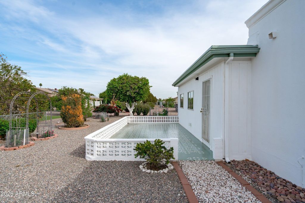 Image 37 of property listing at 10802 W CUMBERLAND Drive, Sun City, AZ 85351