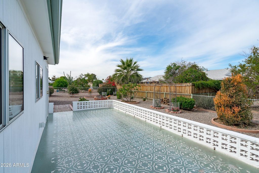 Image 39 of property listing at 10802 W CUMBERLAND Drive, Sun City, AZ 85351