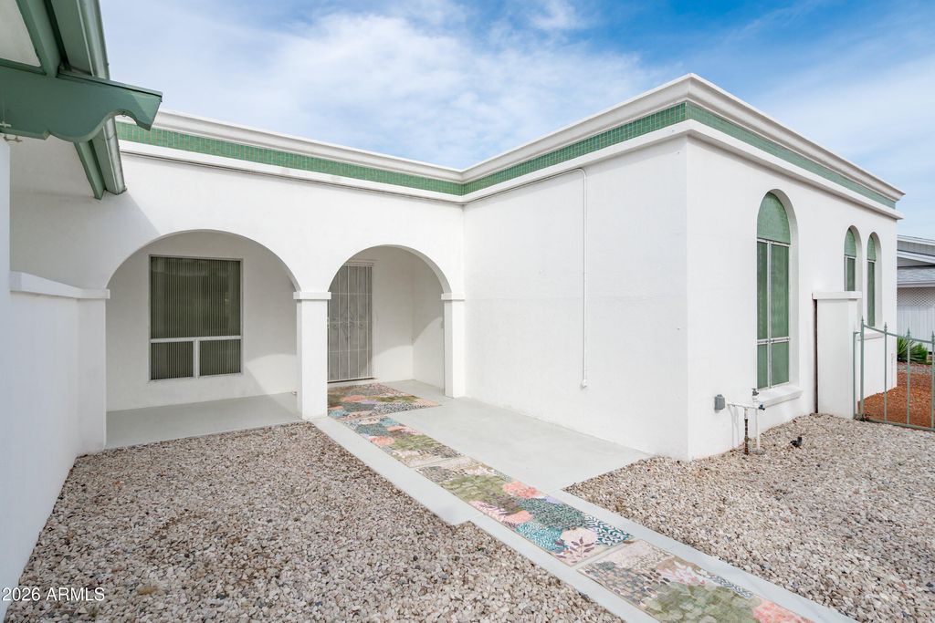 Image 5 of property listing at 10802 W CUMBERLAND Drive, Sun City, AZ 85351