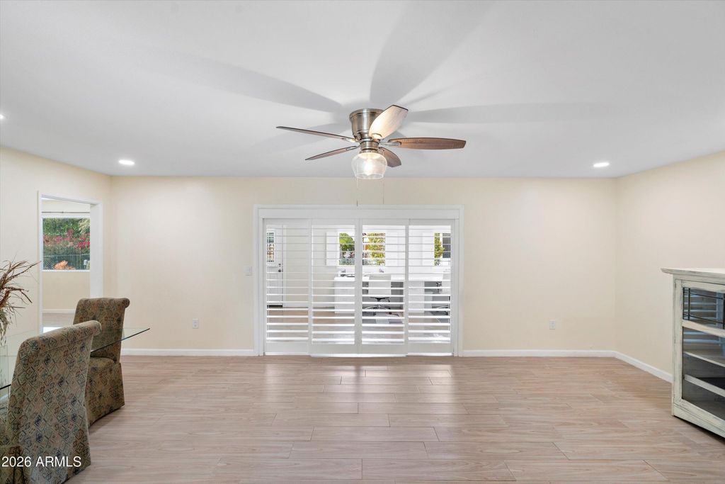 Image 7 of property listing at 10802 W CUMBERLAND Drive, Sun City, AZ 85351