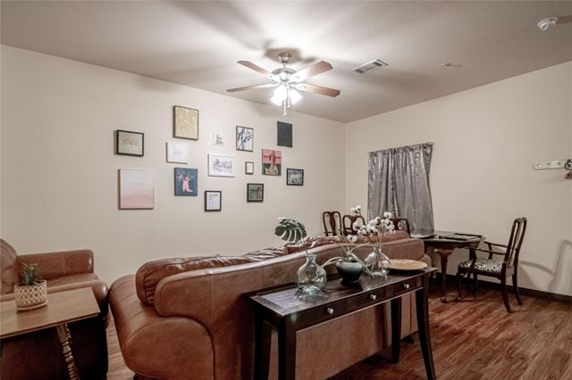 1239 20th Street A, Huntsville, TX 77340
