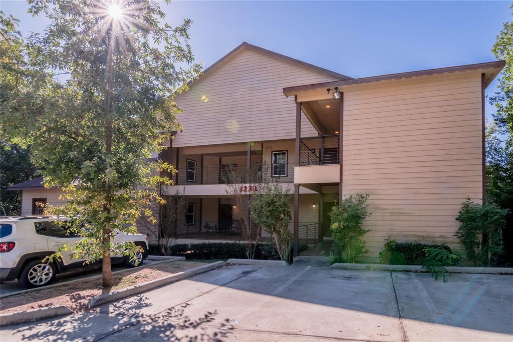 1239 20th Street A, Huntsville, TX 77340