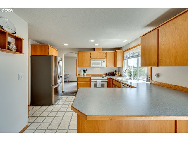 1241 E PIONEER Loop, La Center, WA 98629
